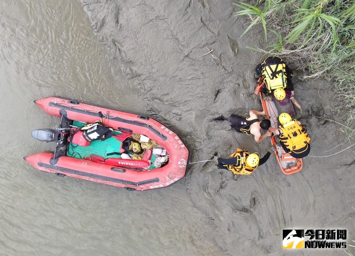 ▲第三大隊利用空拍機高空中搜尋，很快發現溺水者蹤跡。（圖／記者洪佳伶翻攝，2019.09.09）