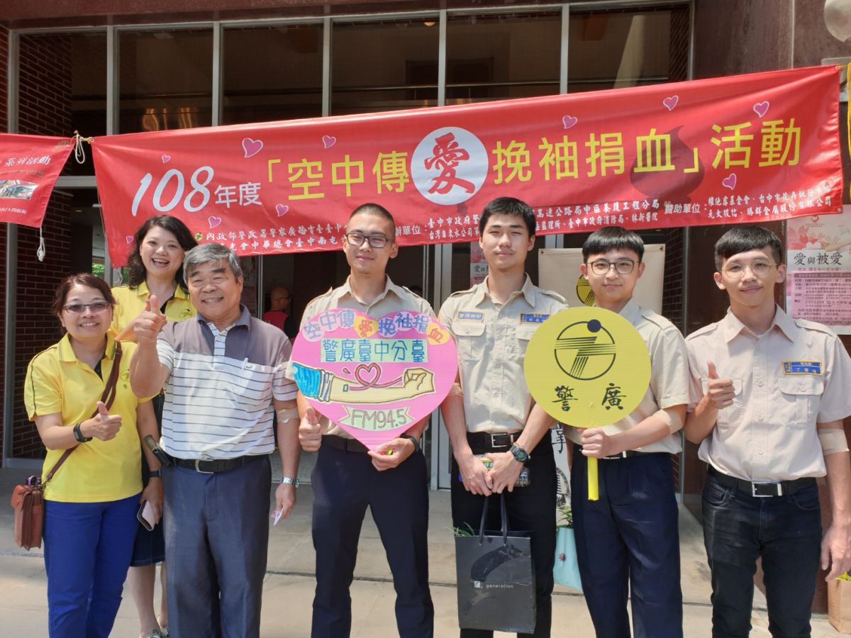 ▲警廣臺中分臺辦捐血活動，民眾踴躍捐熱血，其年年逾60林森興（一排左2)多年來捐血逾130次。（圖／金武鳳攝，2019.9.10)
