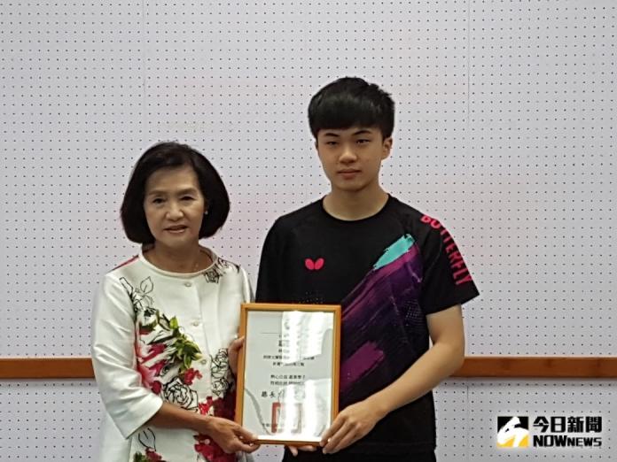 「桌球神童」回饋鄉里　林昀儒捐獎金贊助宜縣營養午餐
