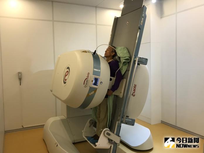 ▲彰化秀傳醫院引進最先進「動態負重磁振造影(MRI)」設備，突破了傳統封閉磁體設計且有助於盲點診斷。（圖／記者陳雅芳攝，2019.09.10）