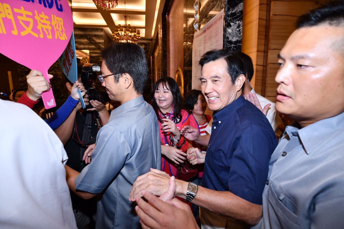 ▲馬英九在致意後隨即離開活動會場。（圖／NOWnews攝影中心）