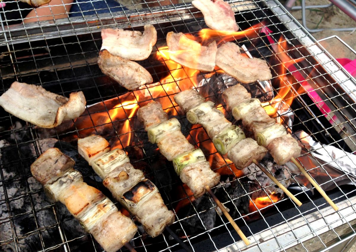 ▲中秋節烤肉是家家戶戶都必做的事情。（示意圖／取自 photoAC ）