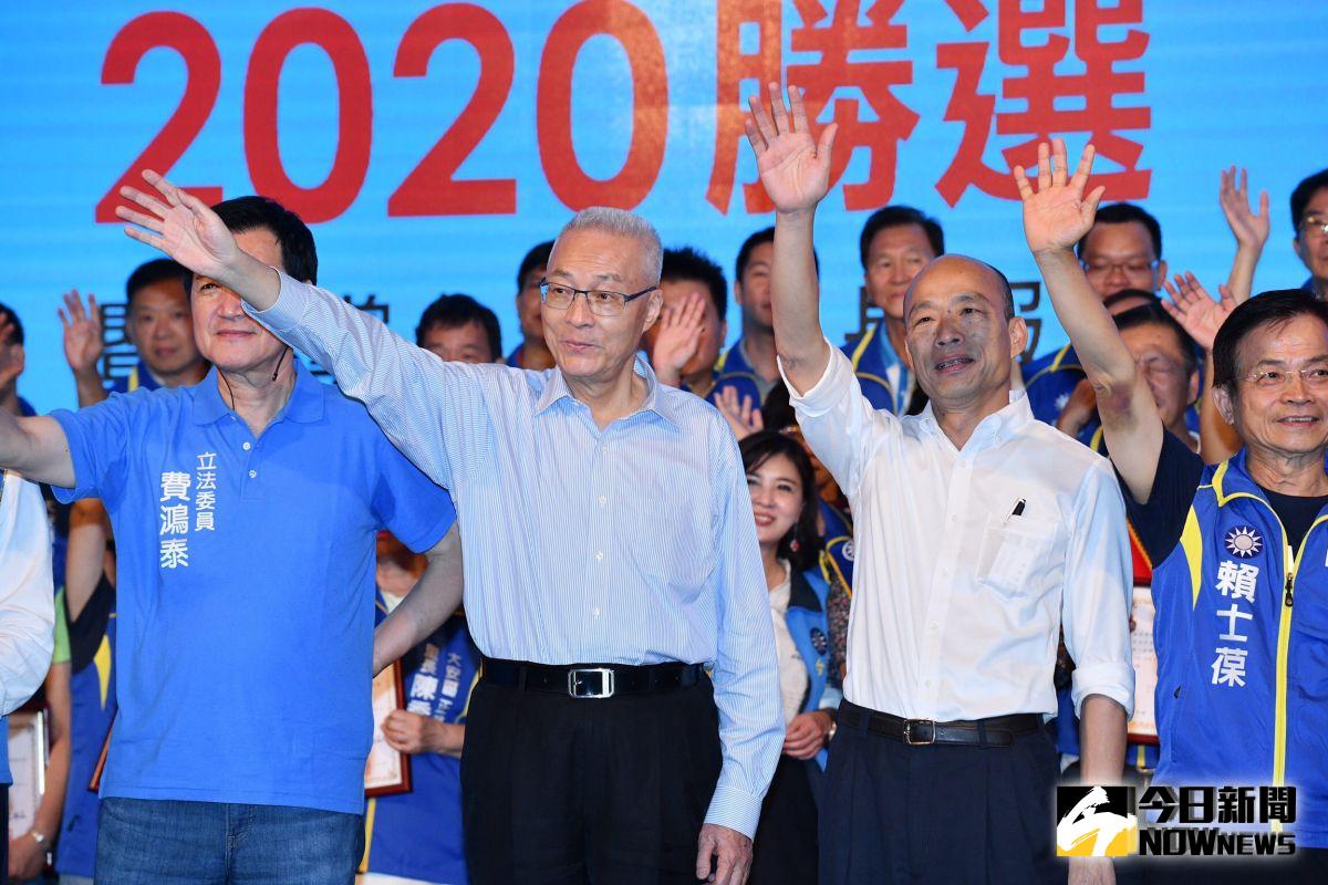 國民黨總統參選人韓國瑜、國民黨主席吳敦義10日出席台北市大直「里長服務促進會授證典禮」。(圖/記者林柏年攝)