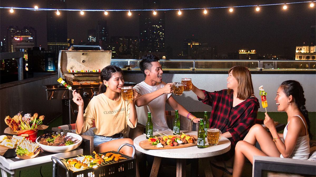 ▲全台最美「高空酒吧」不僅有烤肉趴，還有美髮沙龍服務。（圖／英迪格提供）