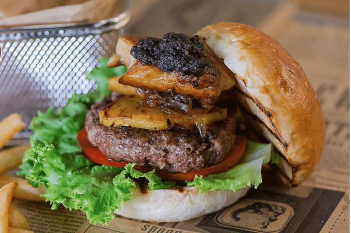 ▲票選出全亞洲最好吃的漢堡前五十名，其中，臺灣分別上榜第18名的Burger & Co. 和第34名的Burger Ray。（圖／Big 7 Travel）