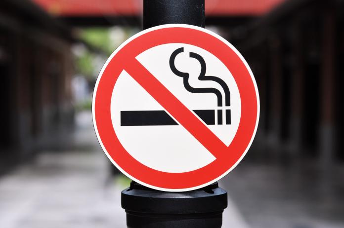 ▲ 行政院會今（13）日通過《菸害防制法》全文修正草案，禁止吸菸年齡提高至未滿20歲。(示意圖/Shutterstock)