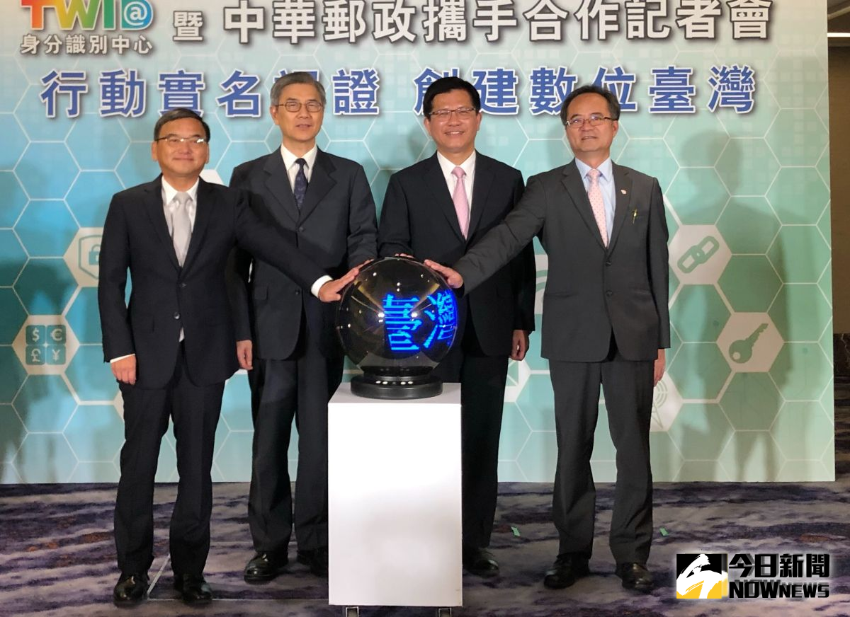 ▲交通部長林佳龍談高鐵南延案，駁斥外界質疑是選前政策買票的說法，舉例蓋高鐵時很多人也說會成為「廢鐵」，這都是一種「見樹不見林」的觀點。（圖／記者陳致宇攝, 2019.09.11）