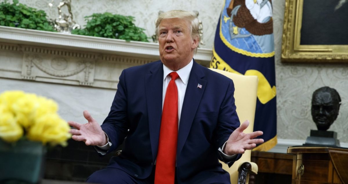 ▲隨著中國大陸 11 日率先遞出橄欖枝，豁免部分美國商品關稅，美國總統川普也於台灣時間 12 日以推文宣佈，推遲對 2500 億美元大陸輸美商品徵收關稅的計畫。圖為川普 11 日於白宮會見傳媒照片。