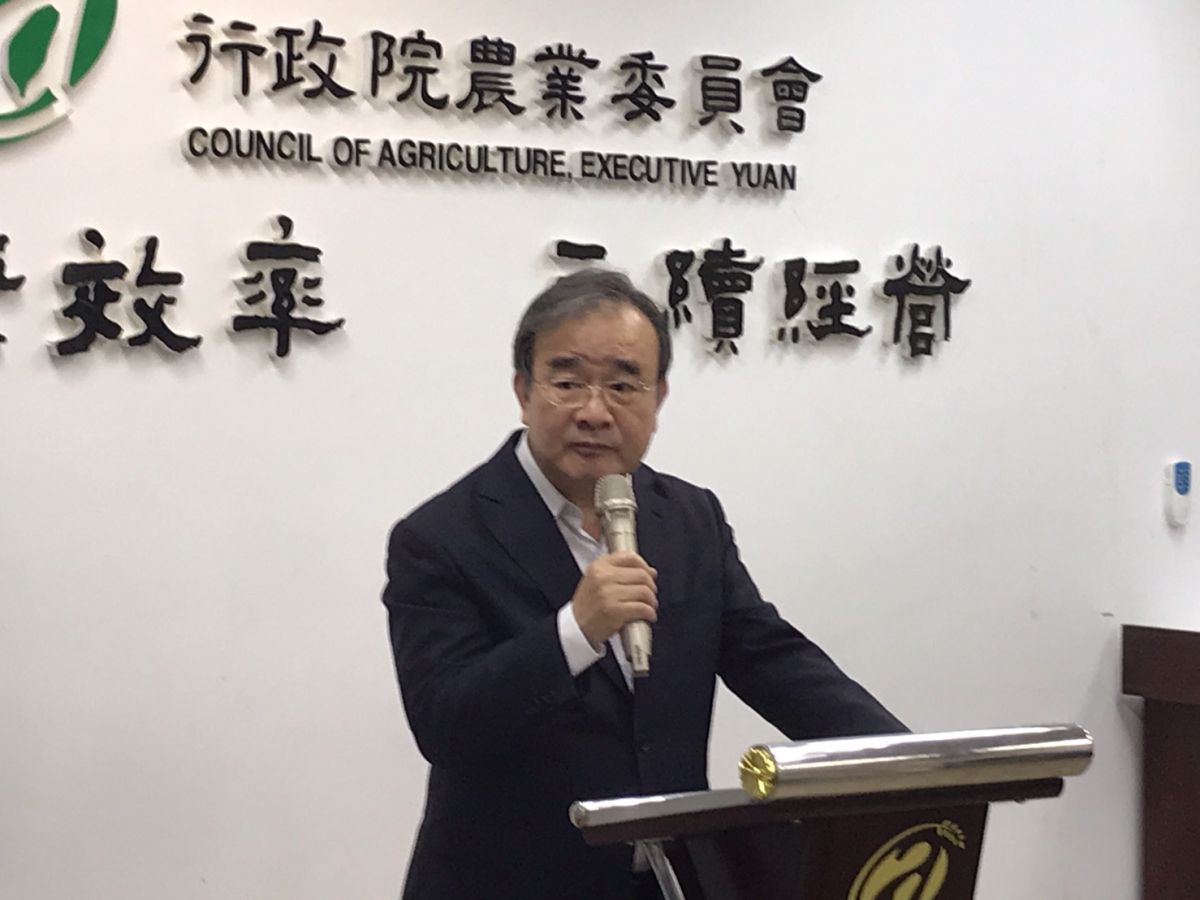 ▲針對藍委控訴文旦棄置情形，農糧署署長胡忠一今下午大動作召開記者會駁斥。（圖／記者賴志昶攝）