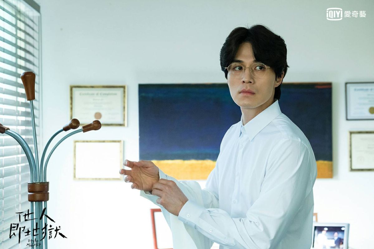 ▲李棟旭在《他人即地獄》飾演變態牙醫。（圖／愛奇藝台灣站）