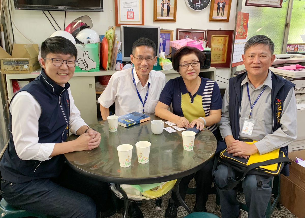 ▲中市政府新任新聞局長黃國瑋、經發局長張峯源、社會局長彭懷真連袂拜訪民進黨市議員邱素貞。 (圖／柳榮俊翻攝2019.9.12)