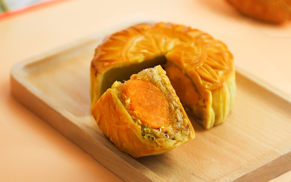 ▲一名網友在PTT抱怨，近年來鳳梨酥內總喜歡加「蛋黃」，讓他感覺超噁心，直呼「簡直毀掉鳳梨酥！」不過，許多老饕紛紛反駁，甚至還有人直說「很好吃我的最愛」。（示意圖／翻攝自Unsplash）