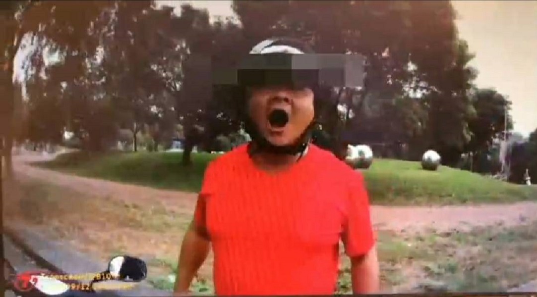 ▲男子騎乘機車違規，不配合攔查涉嫌對警爆粗口。 (圖／柳榮俊翻攝2019.9.12)