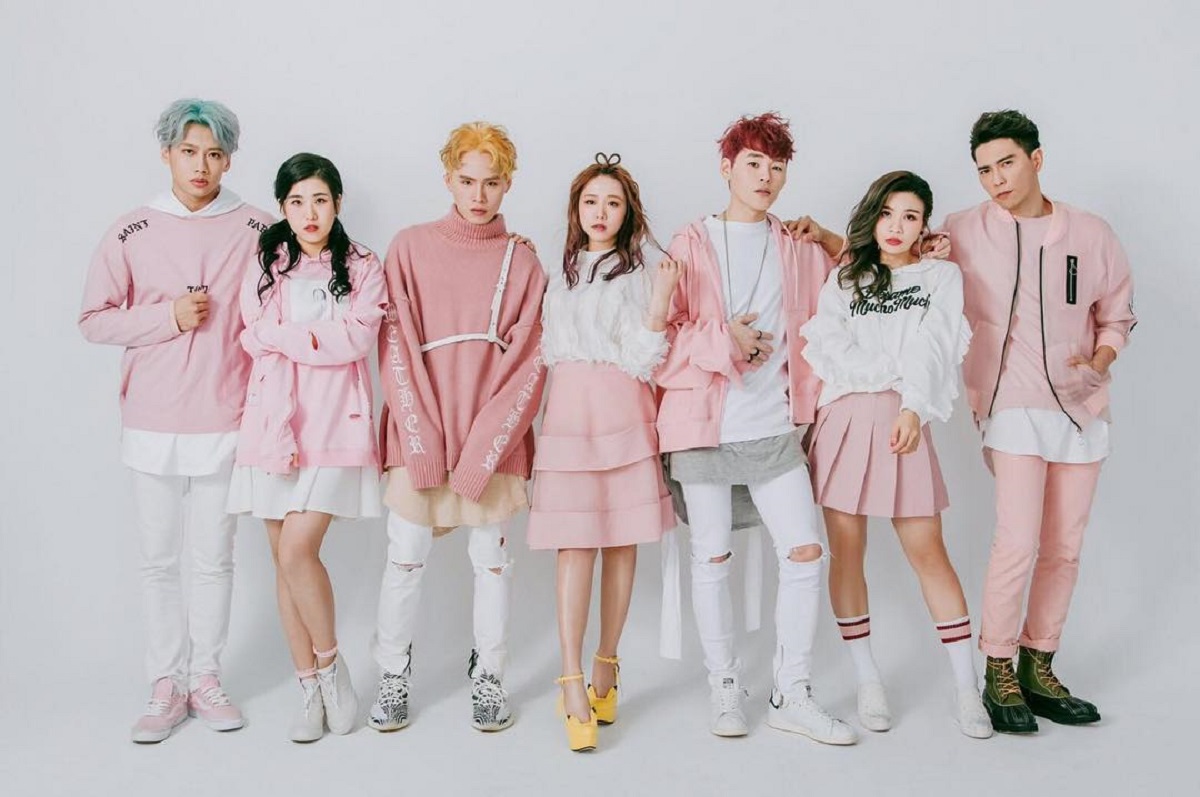 ▲這群人擁有超過三百萬粉絲追蹤訂閱，不過日前就有網友質疑為何團員之一的「石頭」能夠加入？（圖／取自這群人 IG ）