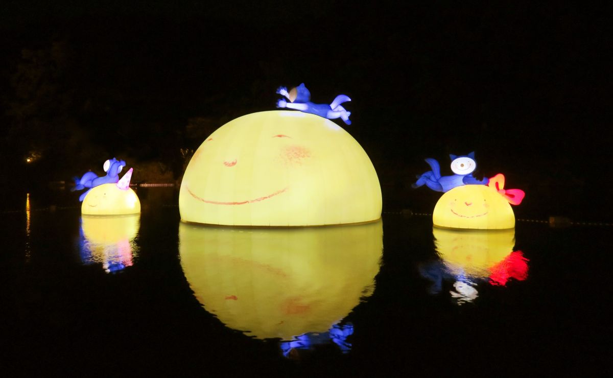 ▲幾米碧潭月亮自9/13晚上20:30起點亮至11/13止，亮燈時間：17:30-22:00。（圖/新北觀光局提供）