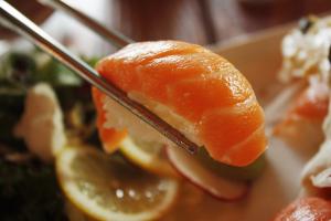 血糖暴增！日YTR重現「江戶時代壽司」　飯量跟「飯糰一樣多」
