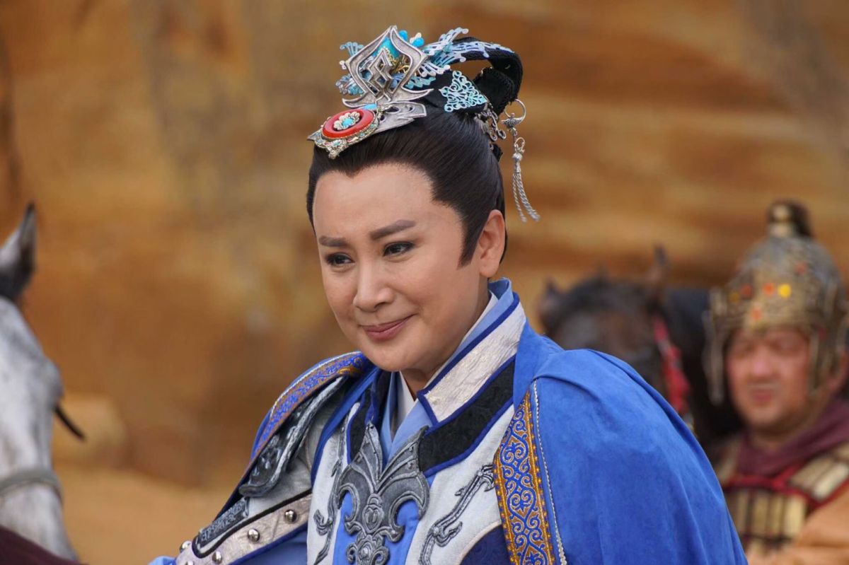 ▲陳亞蘭出演戰神威風凜凜女粉狂按愛心，笑說：「看忠孝節義，戰神夜夜入你夢鄉！」（圖 / 麗生百合提供）