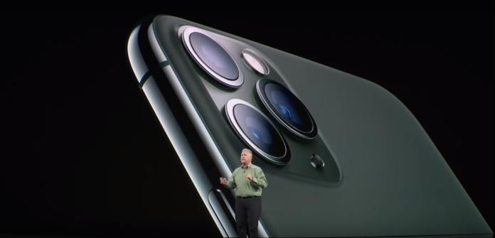 ▲蘋果這次推出夜幕綠的手機顏色，深受大家喜愛。（圖／取自 Apple Youtube ）