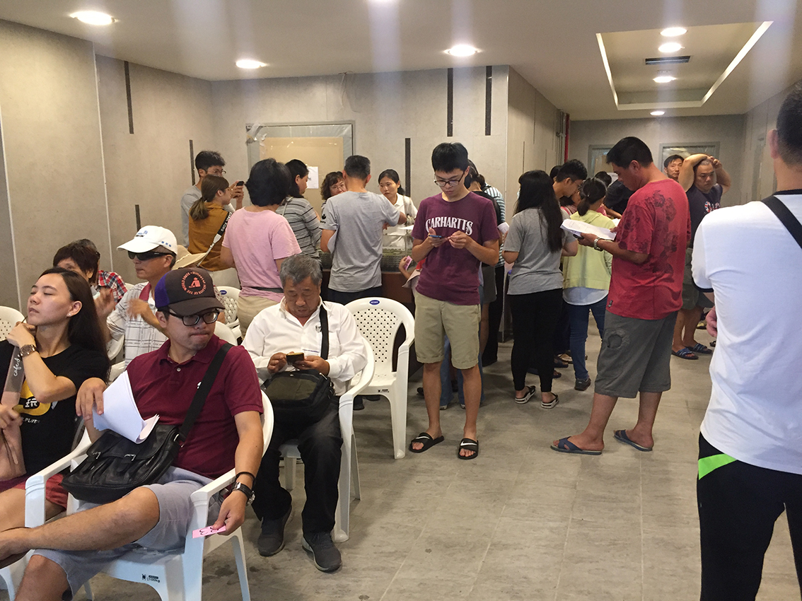 ▲青年住宅放寛條件，不少民眾趁著中秋連假前來看屋，快超過上千組實地看屋，反應都偏向正面。（圖／記者鄭志宏攝）