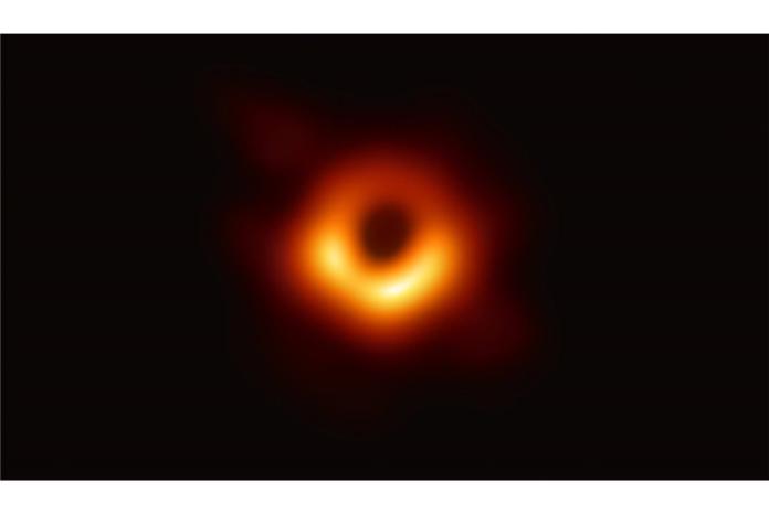 ▲天文學家發現超大質量黑洞，以一日三餐頻率吞食物質。（圖／中研院提供）