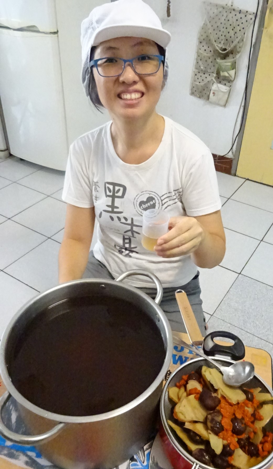 ▲聽障媽媽創業專賣養生黑木耳，自己研發的配方料多又養生。（圖／金武鳳攝，2019.9.15)