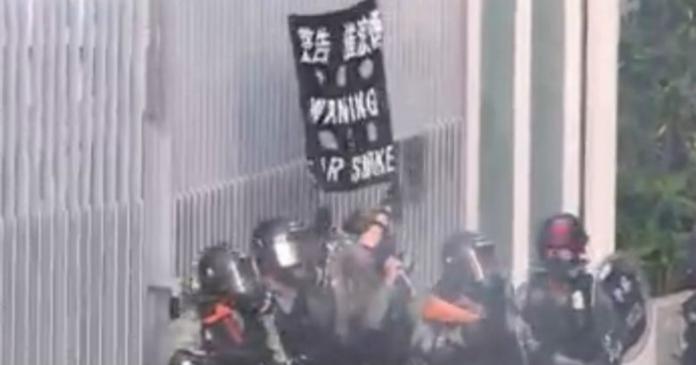 直播／港警發射催淚彈驅逐示威者  港鐵金鐘站關閉
