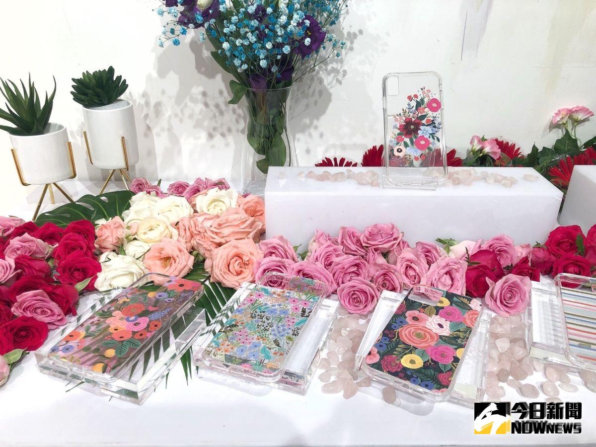 ▲手機保護殼已經成為手機時尚的配件之一。（記者趙毓琪攝）