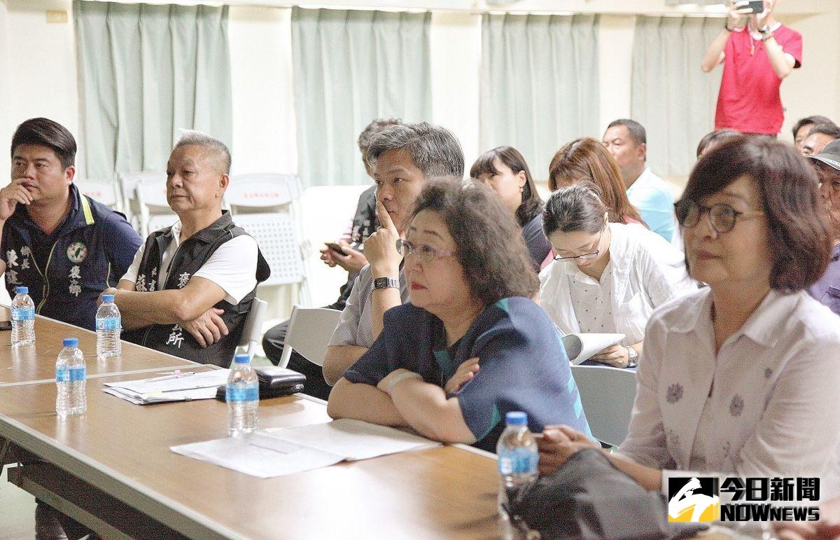 ▲立委蘇治芬與教育部次長范巽綠、國教署署長彭富源等人聽取簡報。（圖／記者蘇榮泉攝，2019.09.16）