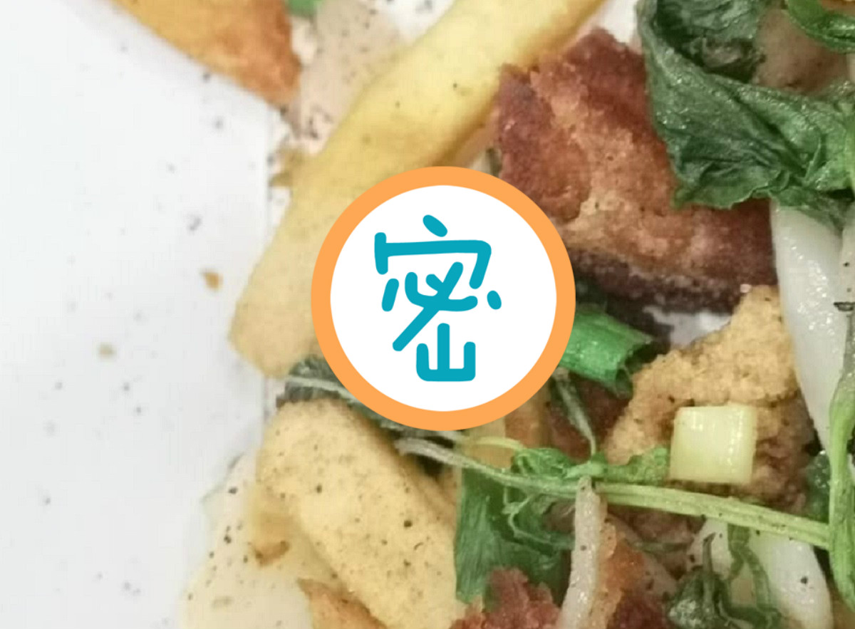 ▲他吃鹹酥雞驚見「軟體生物」！眾人笑噴：秒變法式料理。（圖／翻攝自臉書社團爆廢公社）