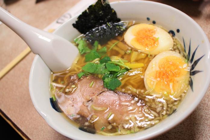 ▲日式拉麵濃稠的湯頭與 Q 彈麵體，讓許多人愛不釋手。（示意圖／取自pixabay）