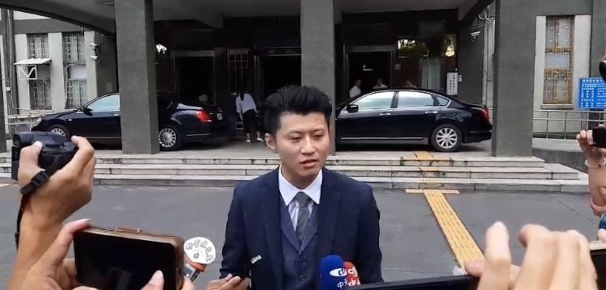 ▲高雄市長韓國瑜夫人李佳芬，今天上午11點委託律師在雲林地檢署按鈴控告名嘴毀謗，包含名嘴鄭佩芬、洪耀南以及高雄立委參選人吳佩蓉等人。（圖/記者簡勇鵬拍攝）