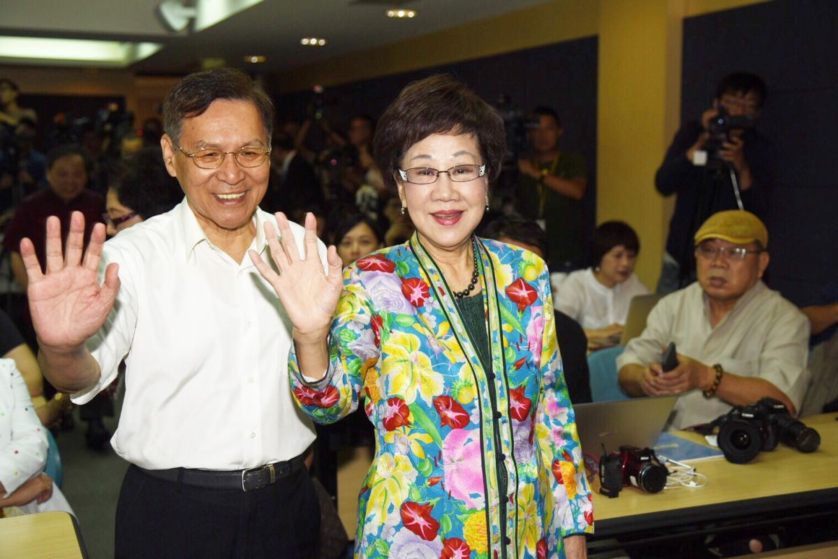 前副總統呂秀蓮17日決定接受獨派團體喜樂島聯盟及其他政黨推薦，與前南投縣長彭百顯搭配參選2020總統選舉（圖／記者陳明安攝，2019,09,17)