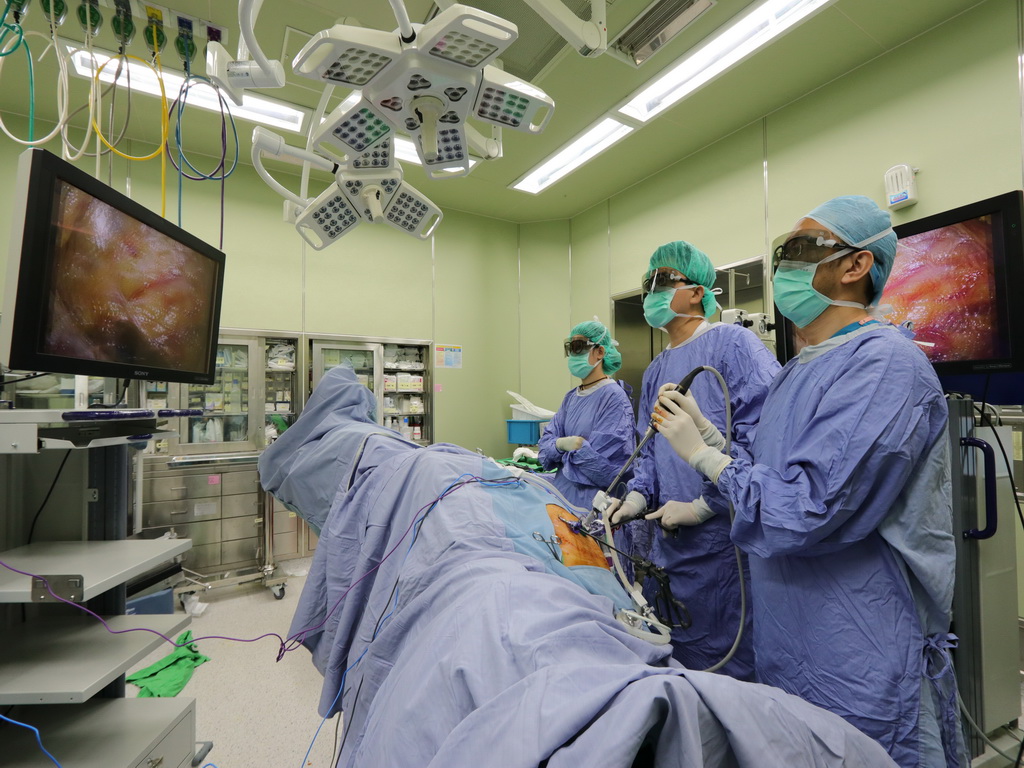 ▲醫生手術情形。 (圖／醫院提供2019.9.17)