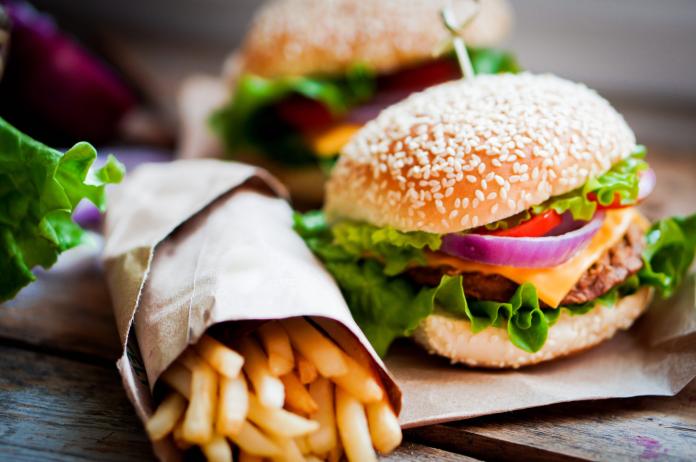 全球瘋素食漢堡，台灣速食業也開始搶攻「未來肉」漢堡。（圖取自Shutterstock)