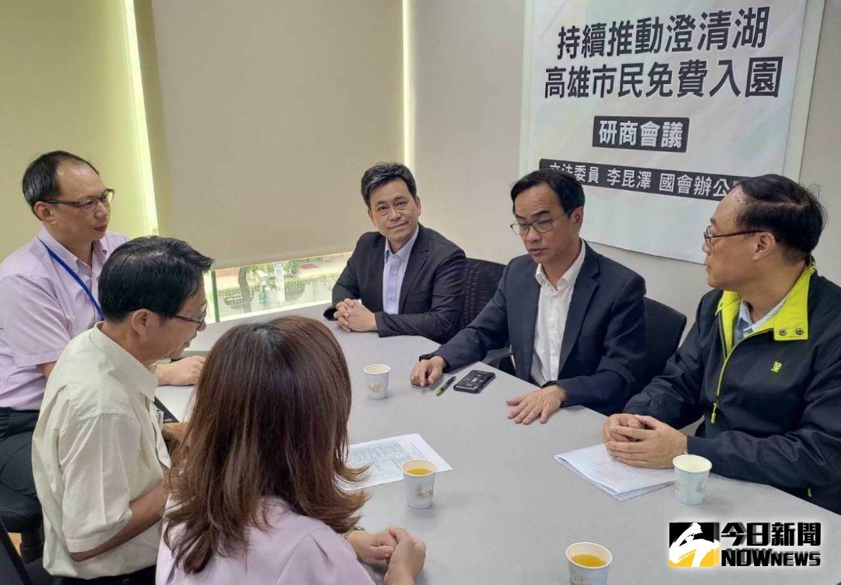 ▲澄清湖風景區免費讓高雄市民入園措施，在立法委員李昆澤(右2)、林岱樺與台灣自來水公司副總經理王明孝(右3)等人協調後，將再延續，以造福高雄市民。(圖／記者黃守作攝，2019.09.17) 