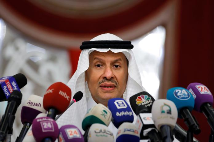 ▲沙烏地阿拉伯（Saudi Arabia）能源部長阿布杜拉齊茲親王（Abdulaziz bin Salman）17 日表示，沙烏地阿拉伯國營石油公司沙烏地阿美（Saudi ARAMCO）在上周遭受無人機攻擊，導致日產量驟減 570 萬桶的 2 個主要設施，至 9 月底就會恢復正常生產。（圖／達志影像／美聯社）