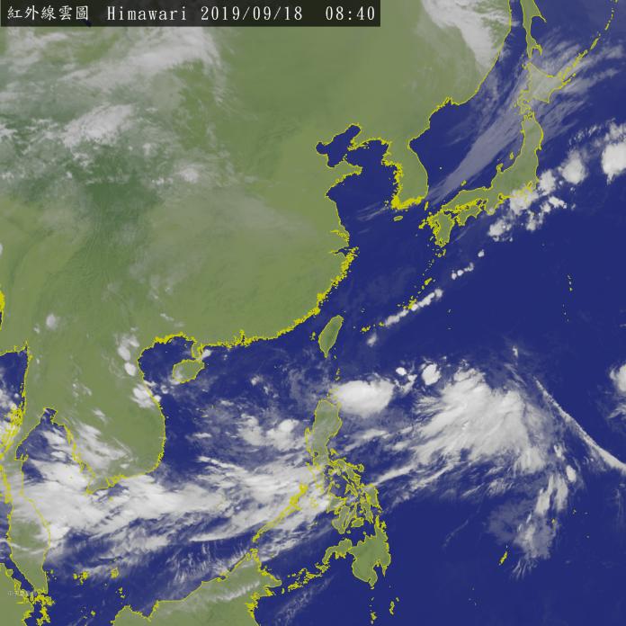 ▲明（ 18 ）日至下周一各地水氣較多，北部、南部、東半部地區有局部短暫陣雨，目前位於琉球南方海面的低壓不排除有增強為颱風的可能。（圖／中央氣象局）
