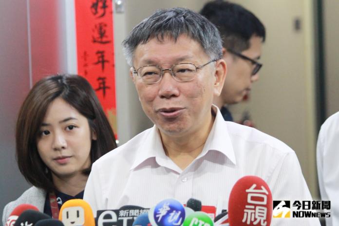 台北市長柯文哲接受媒體訪問。
