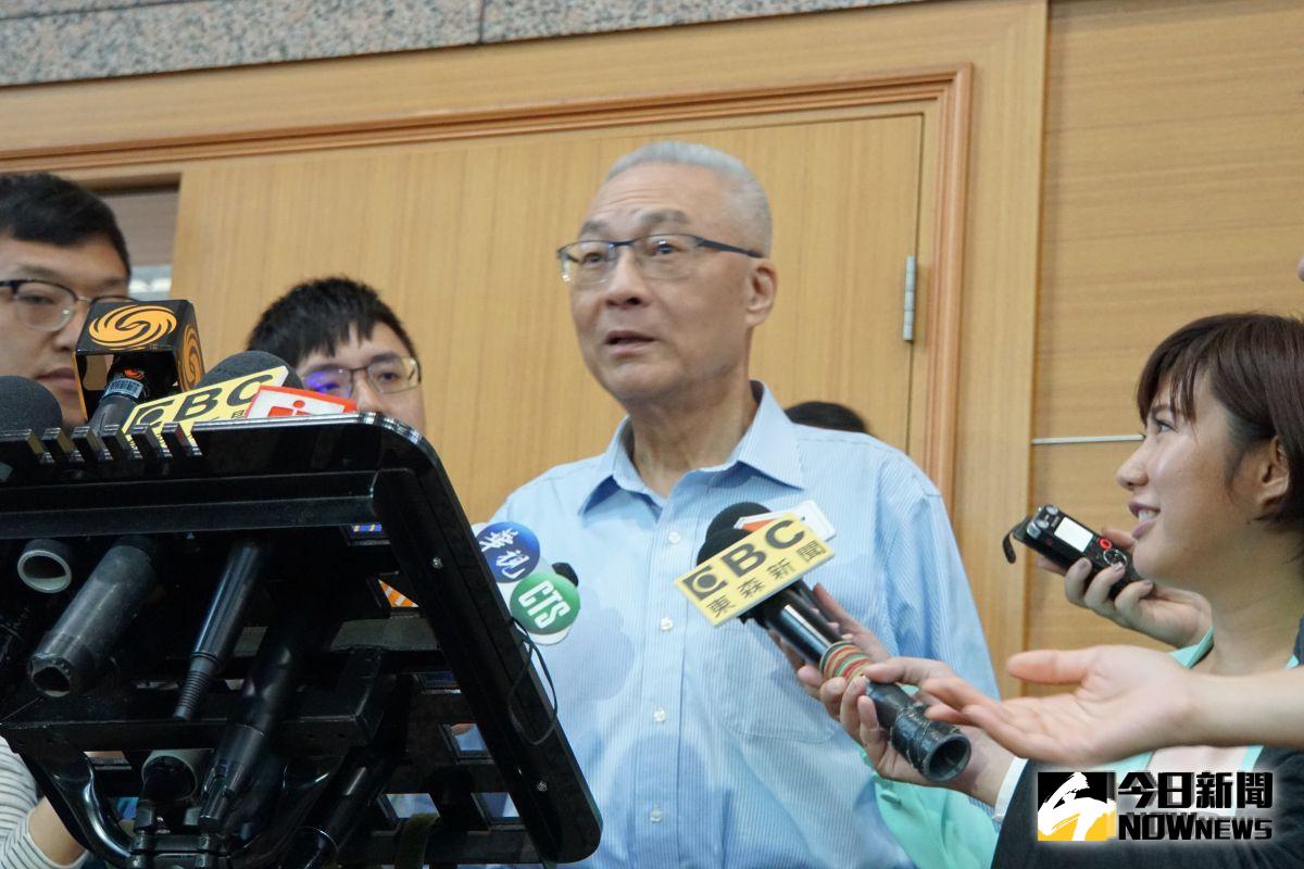 ▲吳敦義18日上午參加「國民黨醫療委員會成立大會」，會後表示不會開鍘郭台銘。（圖／記者呂炯昌攝, 2019.9.18）