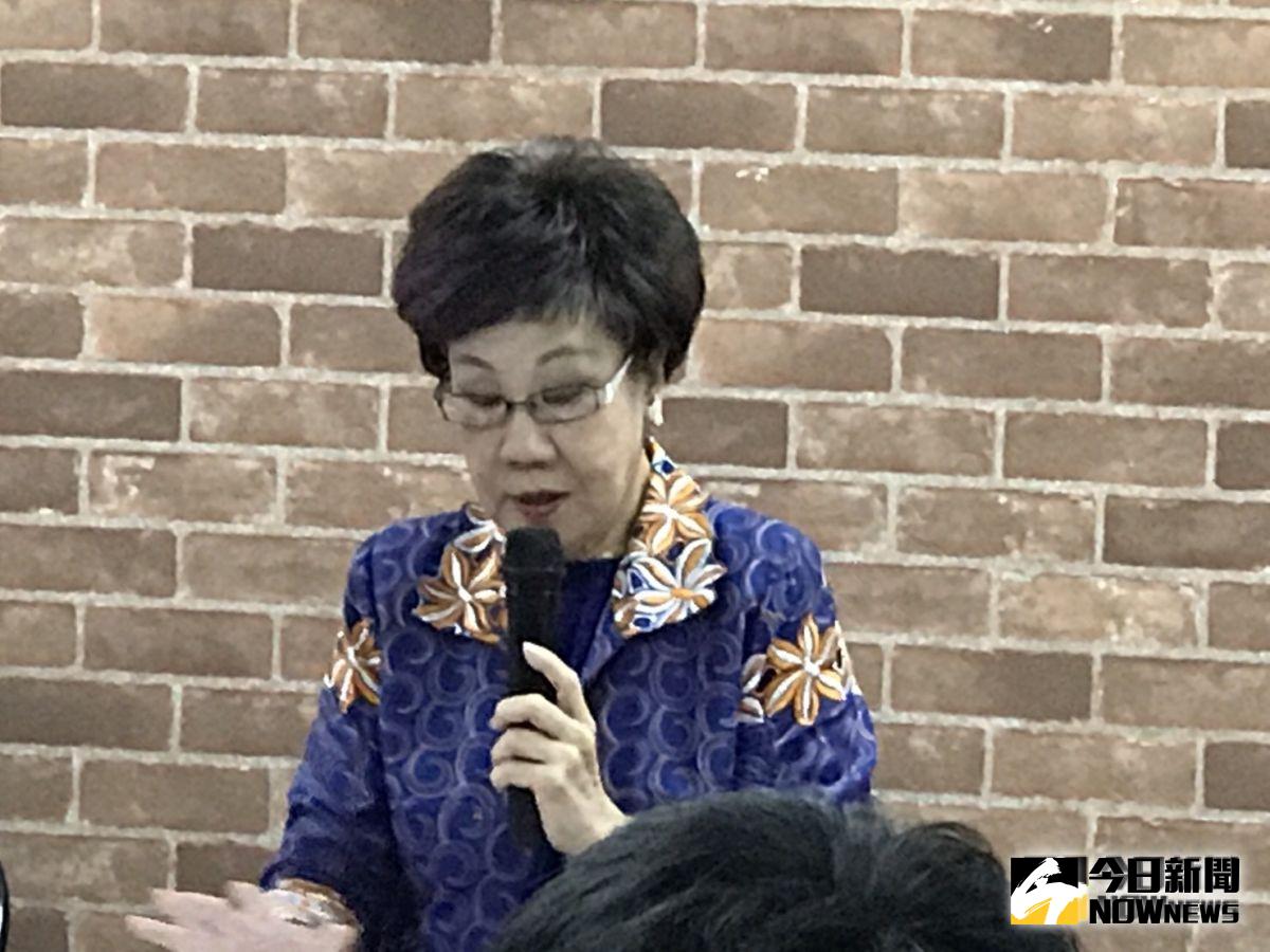 總統蔡英文倫敦政經學院博士論文引發爭議，前副總統呂秀蓮18日呼籲蔡英文公開說明，呂秀蓮表示，畢業證書給大家看一下，台灣話說聞香一下，不要變成那麼神秘。（圖／記者林人芳攝，2019,09,18)