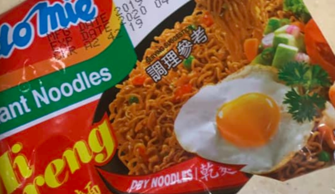 ▲在台灣掀起風潮的「印尼炒泡麵」。（圖／翻攝爆怨公社）