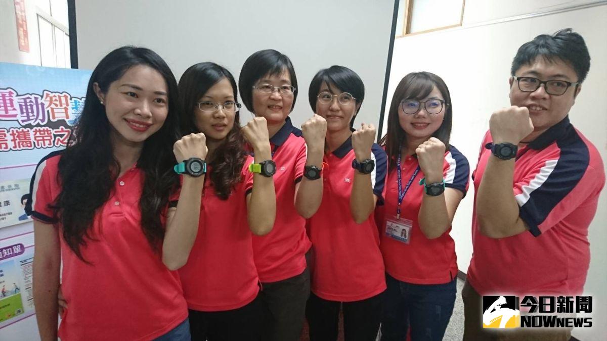 ▲彰化縣政府準備1萬支價值5000元的運動智慧錶讓長者配戴，藉此鼓勵長者多運動。（圖／記者陳雅芳攝，2019.09.18）
