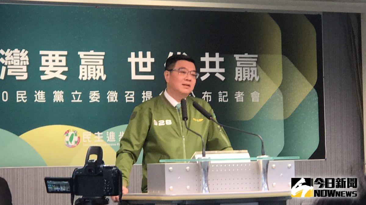 台北市長柯文哲18日還揶揄藍綠總統初選民調將他當假想敵，現在一看「完全沒有正當性」對此，民進黨主席卓榮泰受訪時表示，「參選的正當性是由民進黨的機制決定，不是他一個人在做決定。」（圖／記者林人芳攝，2019,09,18)