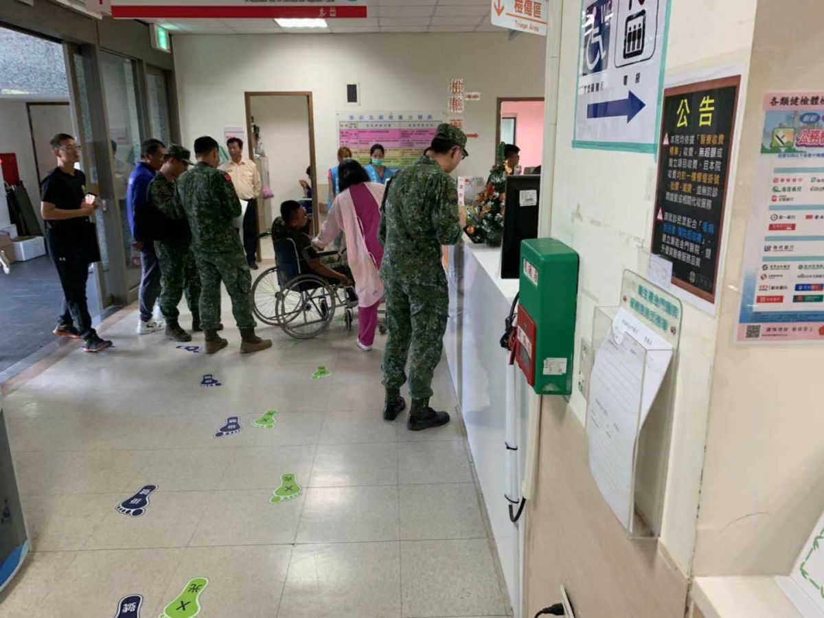 ▲金防部驚傳官兵搬運彈藥突然爆炸，3人受傷送醫救治。（圖／民眾提供）