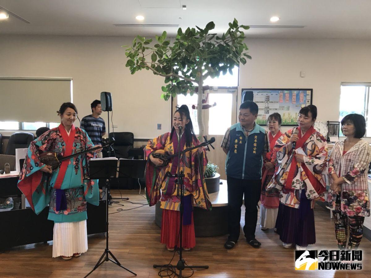 ▲日本名古屋的音樂家丹羽亞希子、奧村俊彥和他們的學生一行五人到北斗日照中心秀和苑，演奏多首台灣和日本名謠，藉由音樂傳遞和平與祝福。（圖／記者陳雅芳攝，2019.09.19）