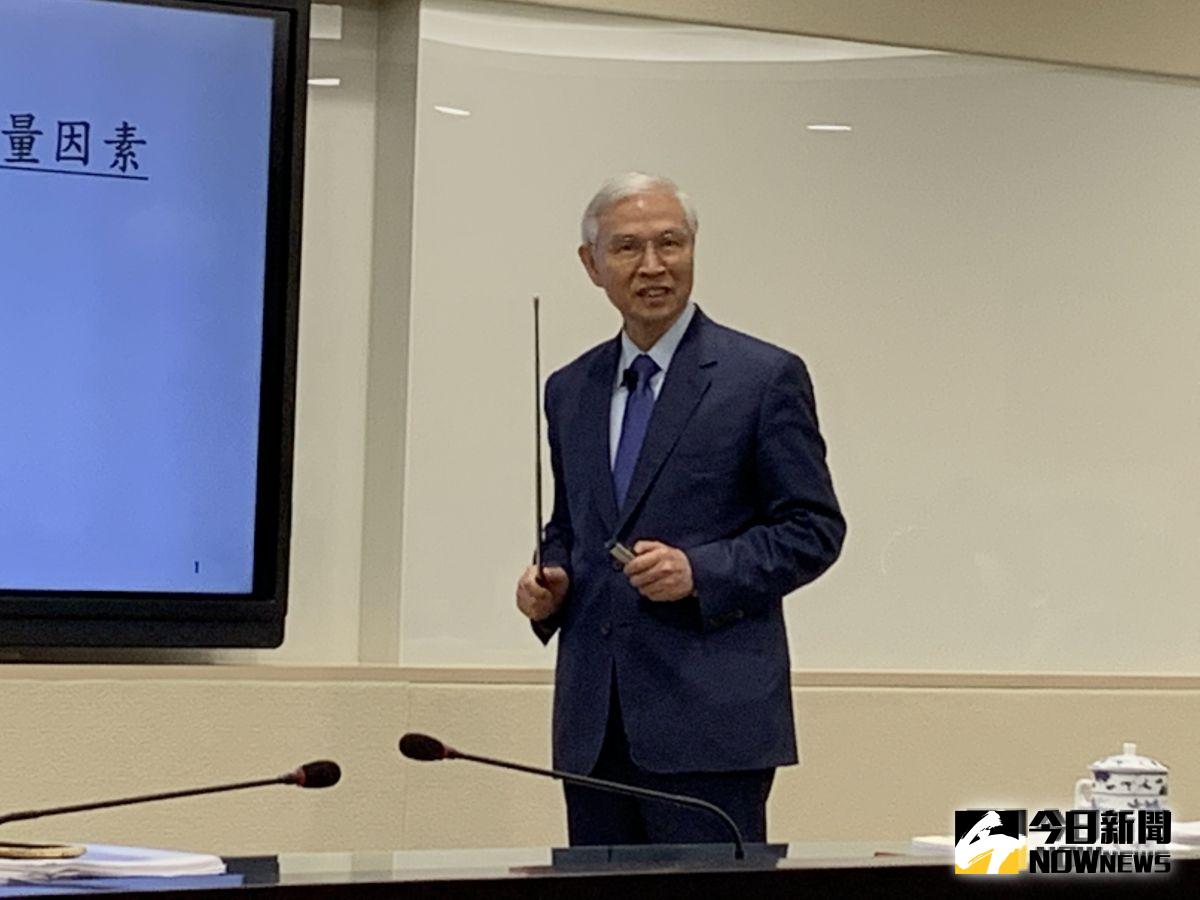 ▲中央銀行總裁楊金龍在理監事會後記者會，說明貨幣政策。（圖／記者顏真真攝。）