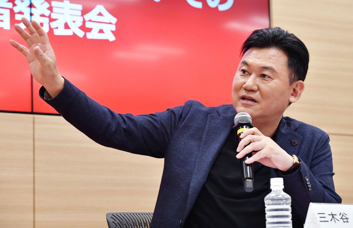 Hiroshi Mikitani, chairman and CEO of Rakuten, Inc., attends a press conference to announce postponement of mobile phone service in Tokyo on September 6, 2019. The launch of Rakuten's mobile phone service was expected to be around the spring of 2020, six months behind the originally scheduled from October. This is because the base station has been delayed. For the time being, the number of users will be limited, and also temporarily free of charge will be considered. ( The Yomiuri Shimbun via AP Images )