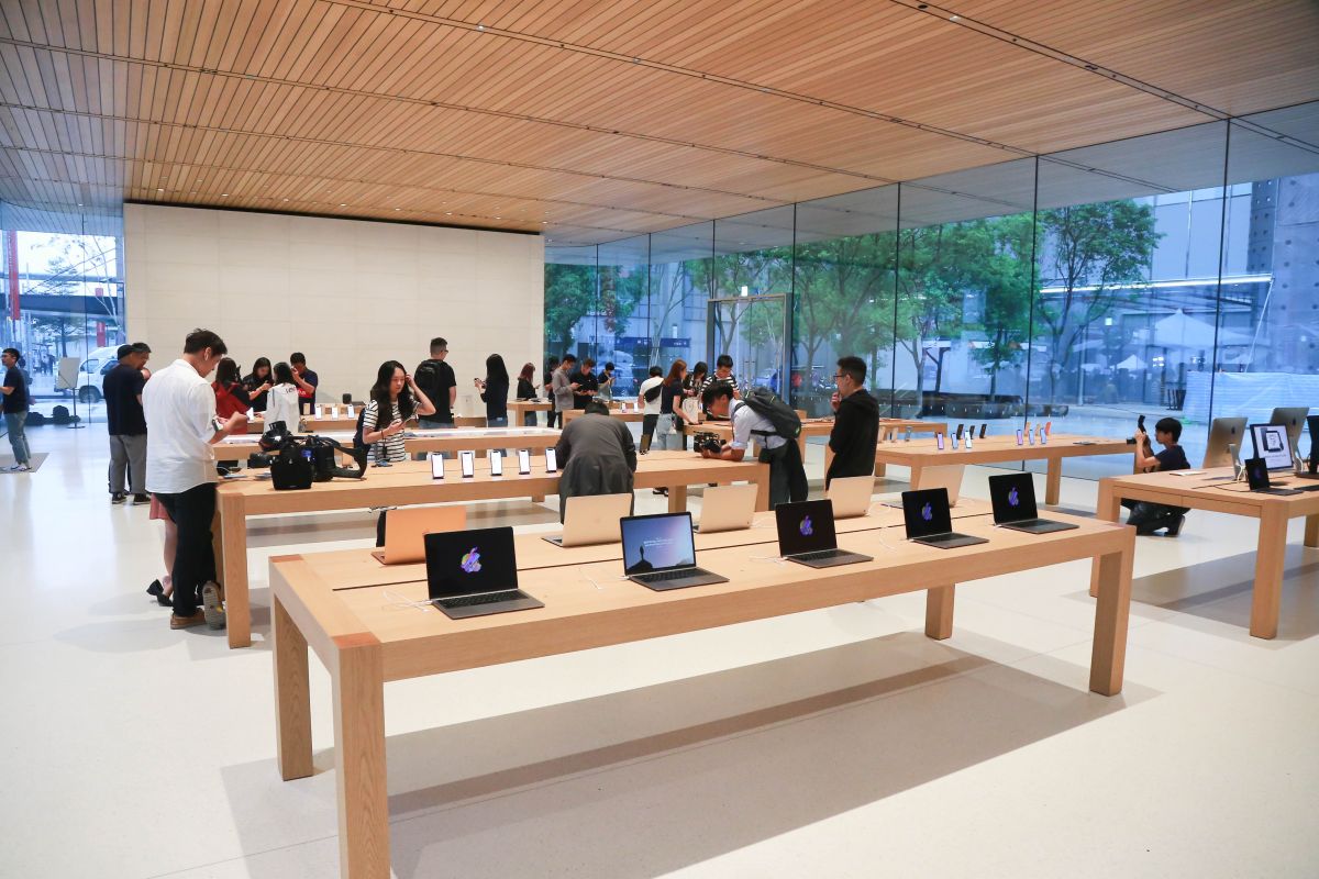 ▲蘋果旗艦店現場有許多產品展示區，其中iPhone 11系列還是佔大部分。（圖／記者葉政勳攝，2019.9.20）