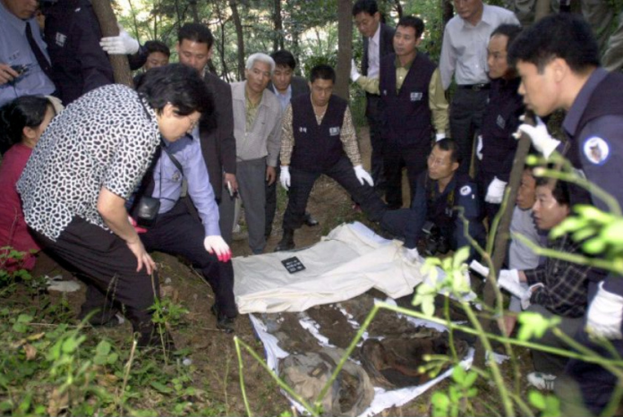 ▲5名「青蛙少年」骸骨11年後才被發現。（圖／翻攝sns-justice.org、wikitree.co.kr）