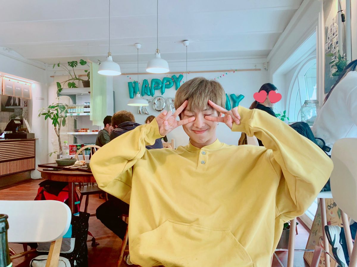 防彈少年團隊長RM為首爾的聽障學生捐贈一億韓元（約台幣260萬元）(圖 / BTS Twitter)